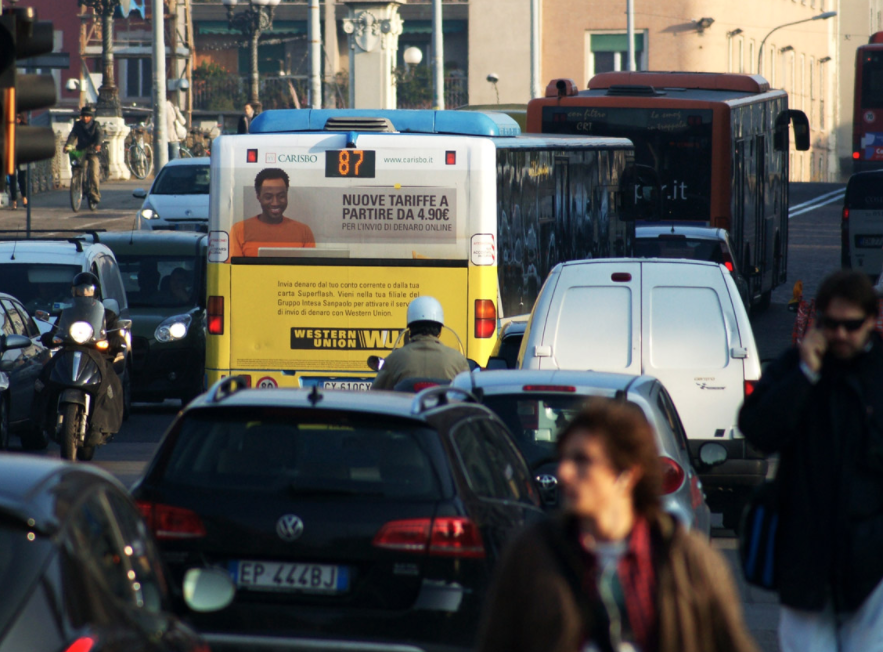 Pubblicità sugli autobus a Pisa, il maxiretro.